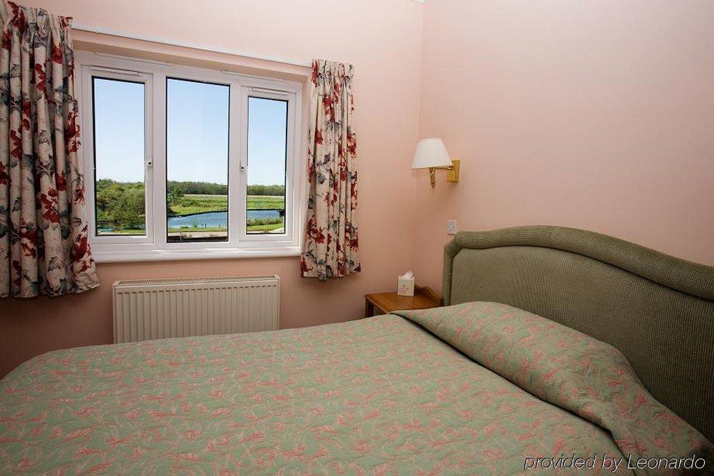 Wayford Bridge Inn Hotel 스탈햄 객실 사진